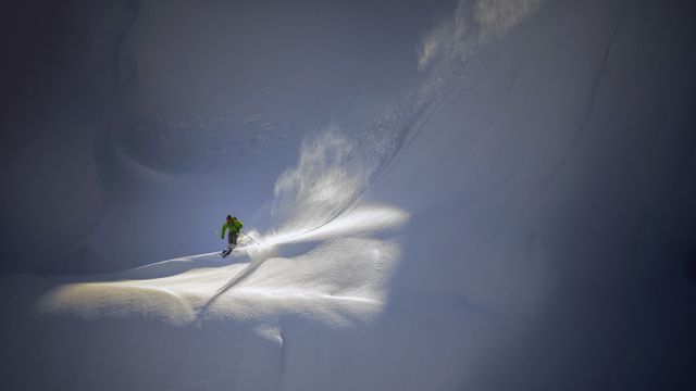 华盛顿北瀑布国家公园贝克山滑雪场的滑雪者