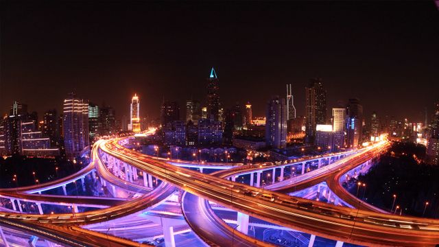上海夜景，天际线与立交桥