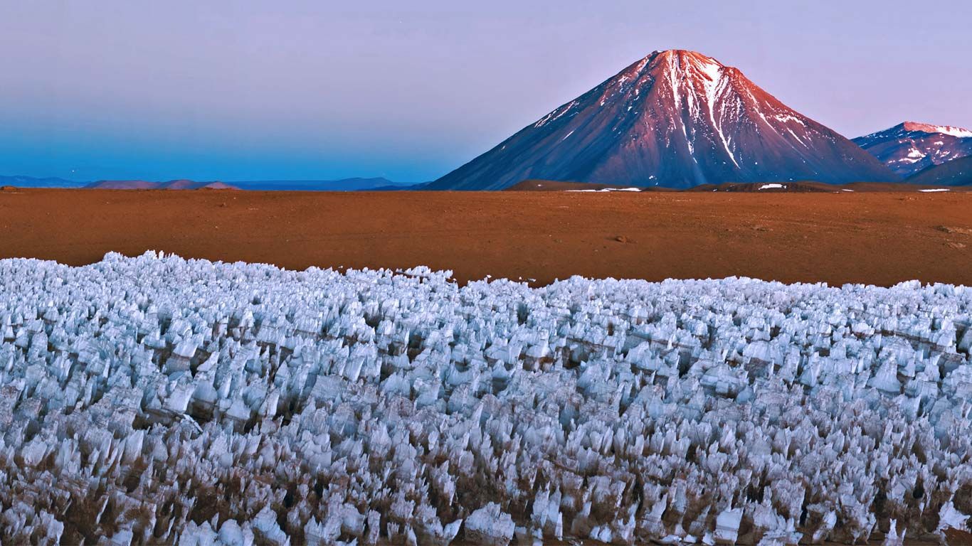 在智利与玻利维亚边界的雷勘克博火山