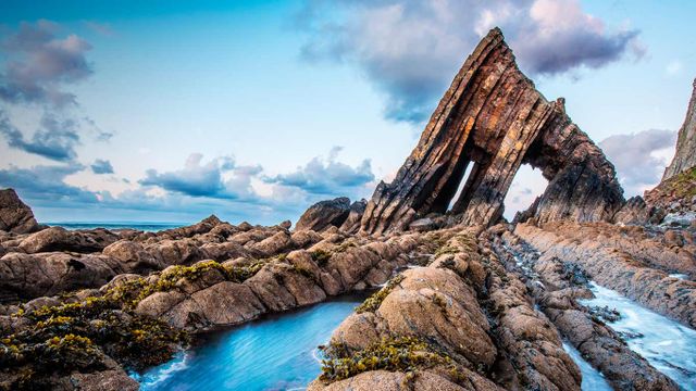 Blackchurch岩石，北德文郡海岸，英国