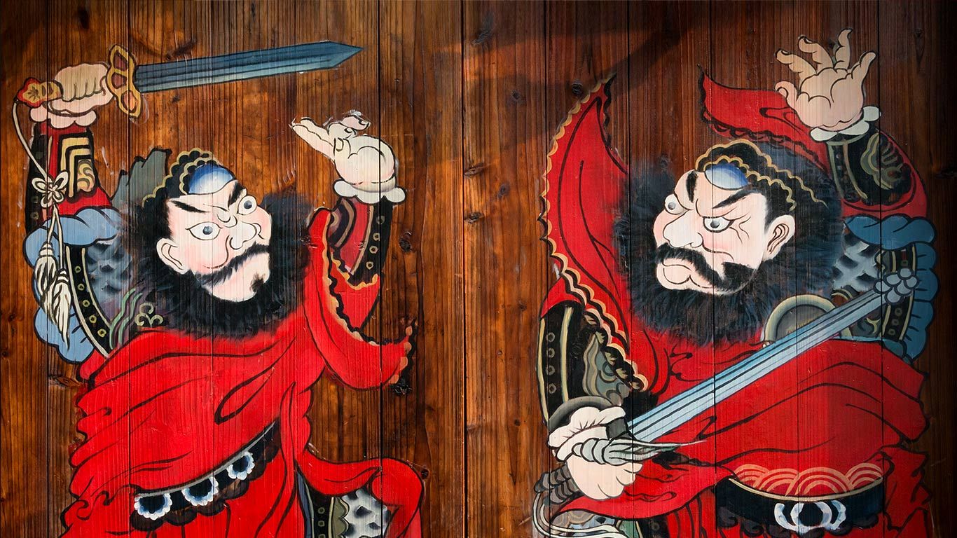 月河古镇一户人家门前画着的门神 ，浙江