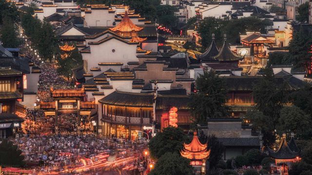 元宵节，又称上元节、小正月、元夕或灯节，为每年农历正月十五日，是中国的传统节日之一