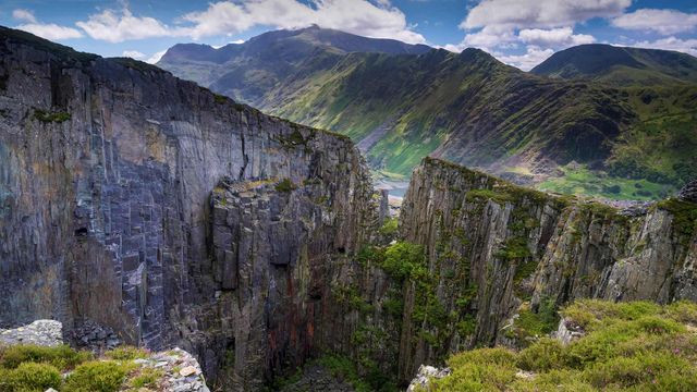 巨人长眠之山。