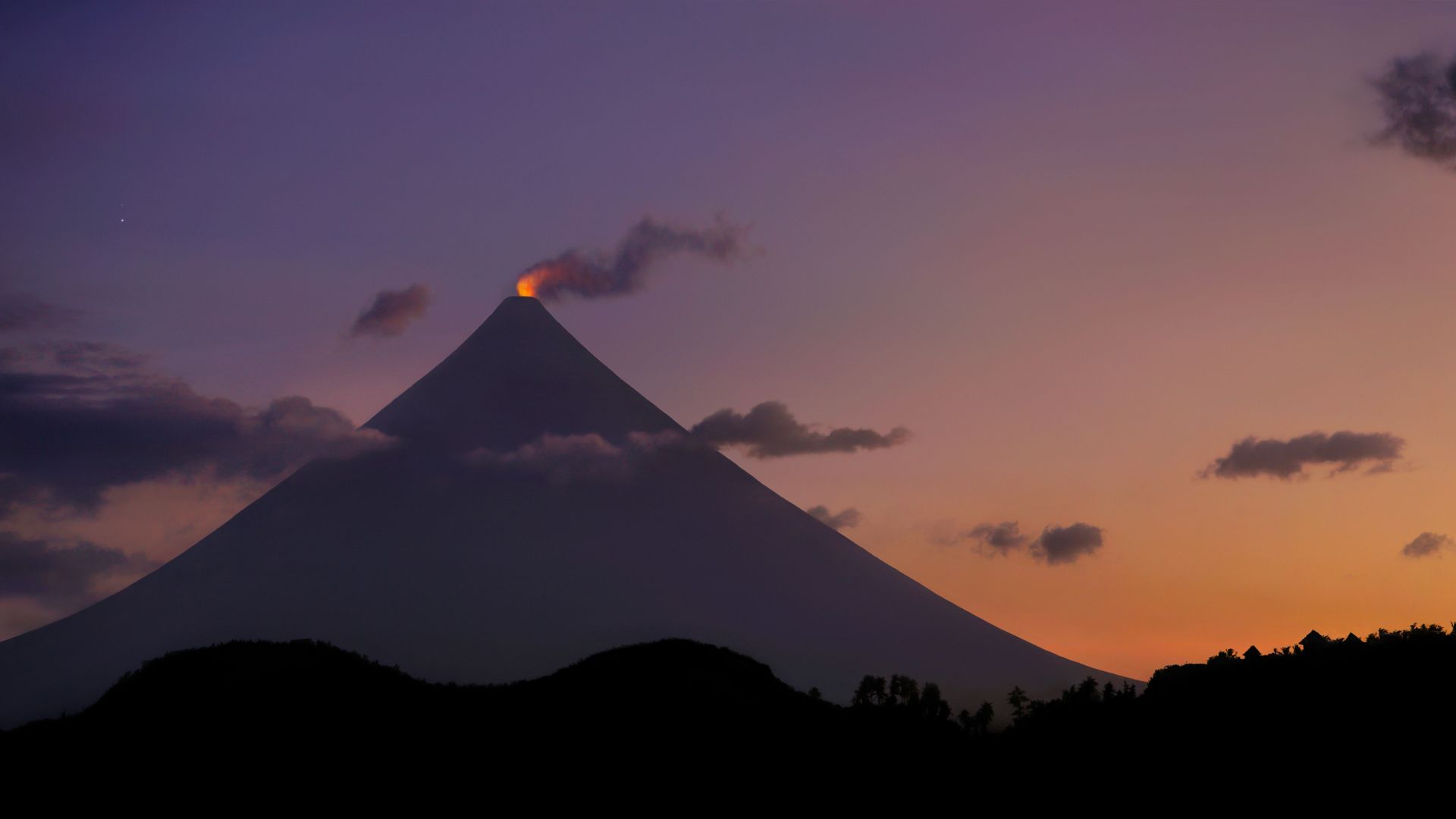 菲律宾马荣火山的火山口光辉
