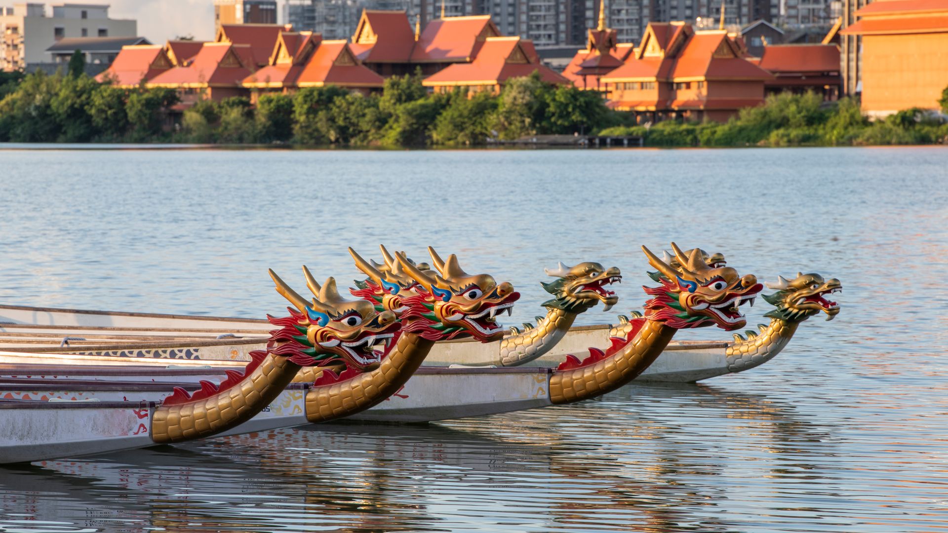 湖中的龙舟，中国